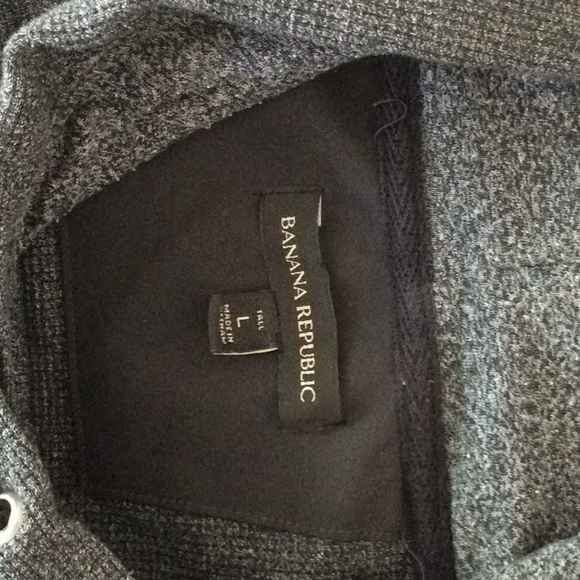 - Gray Hoodie sweater - Picture 5 of 7